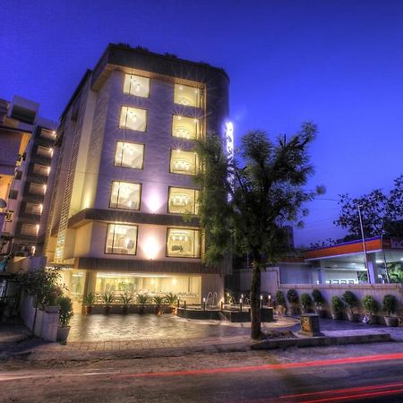 Scenaria Hotel Ahmedabad Extérieur photo