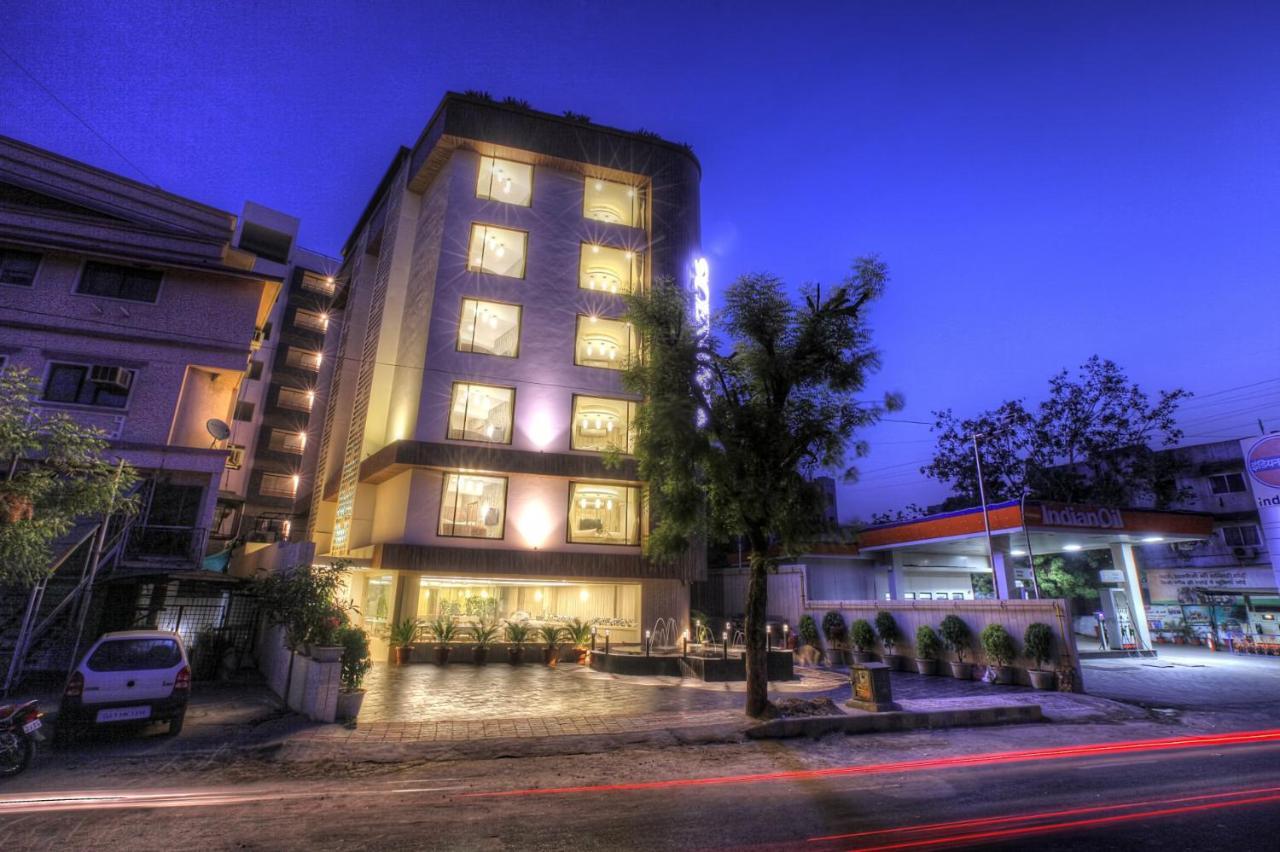 Scenaria Hotel Ahmedabad Extérieur photo