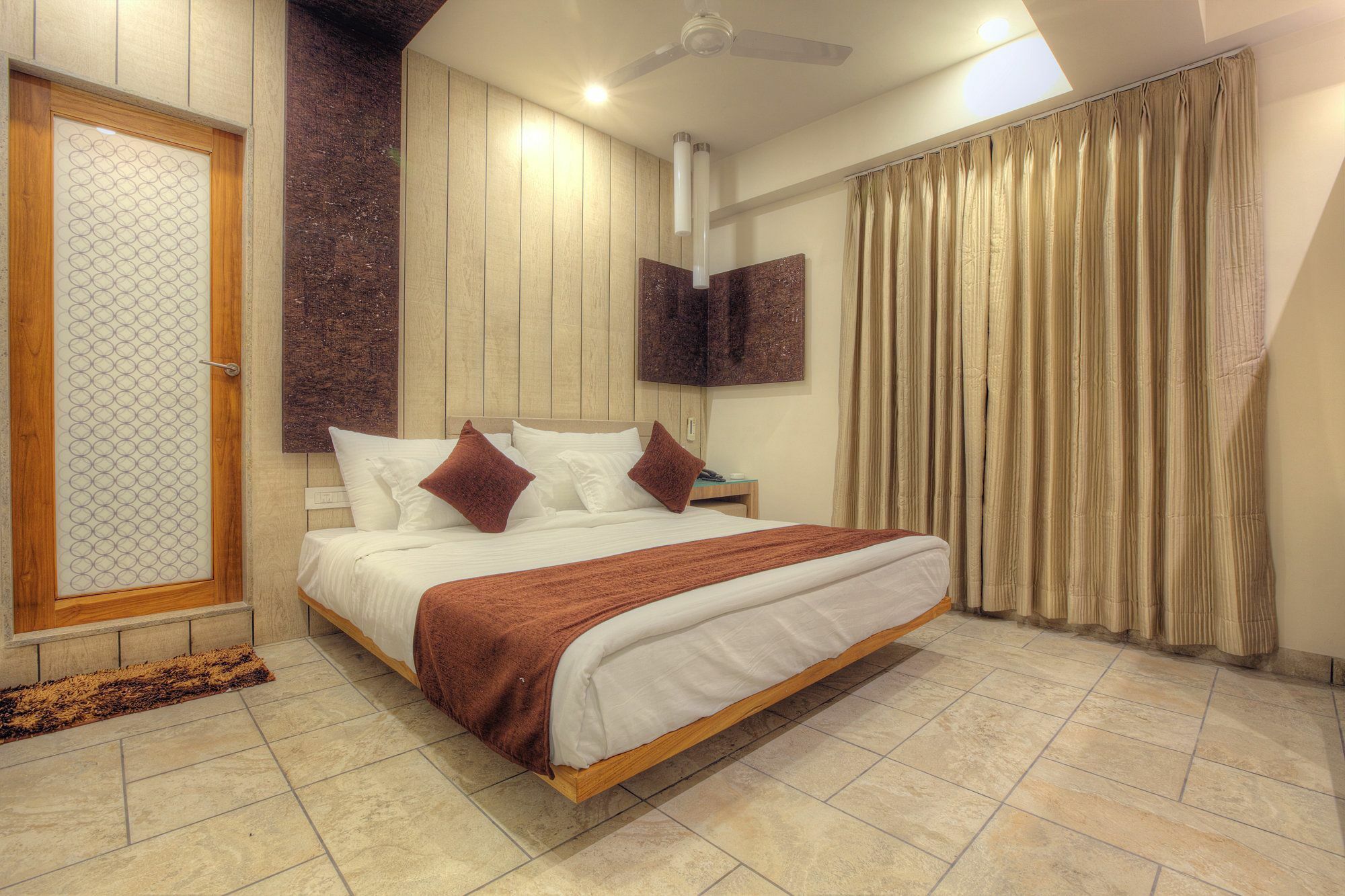 Scenaria Hotel Ahmedabad Extérieur photo